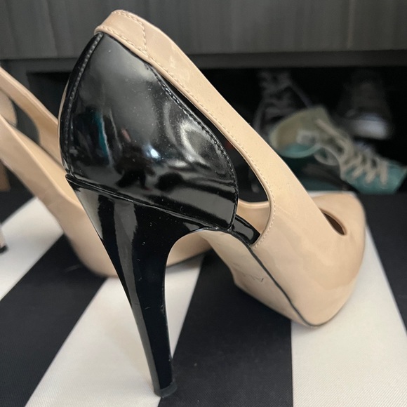 Beige and black heels 💛 - Picture 4 of 6